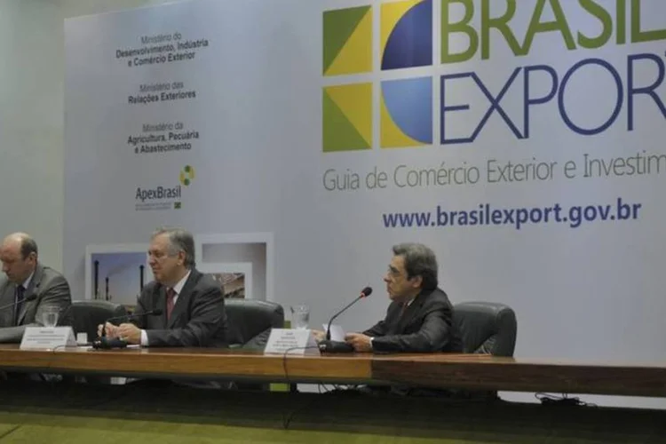 Ministro Mauro Borges (direita): exportar produtos agrícolas é um "privilégio" no atual contexto de recente recuperação da economia mundial e retração comercial (Antonio Cruz/Agencia Brasil)