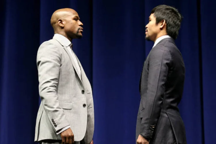 Floyd Mayweather (E) e Manny Pacquiao: luta será realizada no dia 2 de maio (Stephen Dunn/Getty Images)