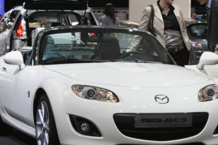 O MX-5, lançado em 1989, foi declarado o carro esportivo de dois lugares mais vendido da história pelo Guiness Book em 2000 (Sean Gallup/Getty Images)