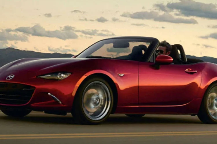 Comercial da Mazda: narração do ator Aaron Paul (Reprodução)