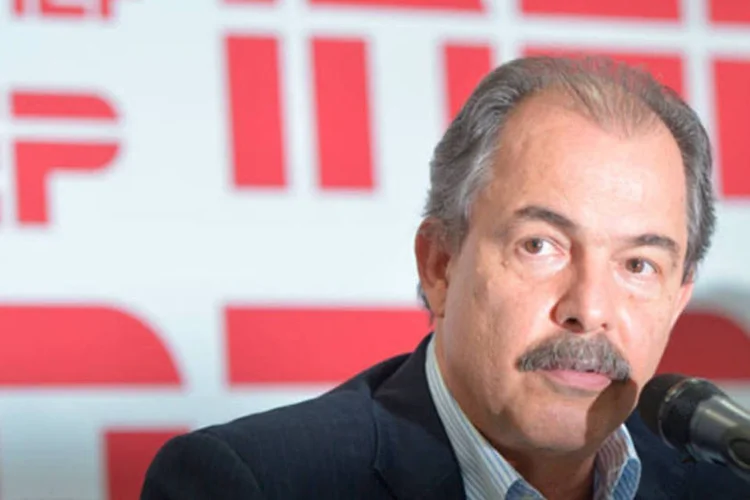 Segundo o ministro da Educação, Aloizio Mercadante, apenas no Twitter, a pasta monitorou quase 2 milhões de publicações. (Marcello Casal / Agência Brasil)