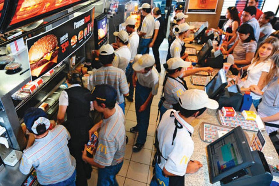 McDonald’s rebate acusação de que explora empregados no Brasil