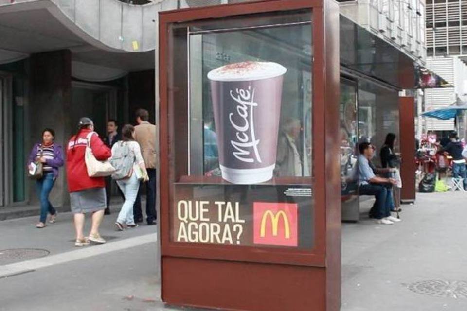 Ação do McDonald's distribui café na Avenida Paulista
