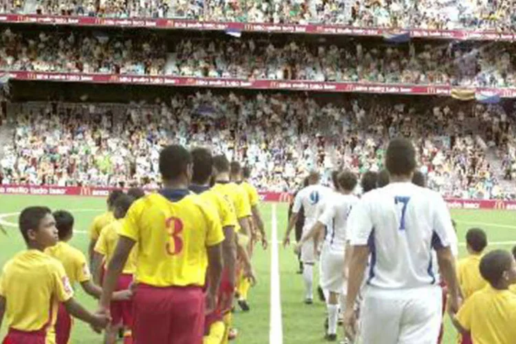 Campanha Sonho de Craque: conceito do filme “Que bom que você veio sonhar com esse momento”, criado para o concurso, revela a emoção que os pais têm ao ver seu filho entrando em campo com os jogadores (Reprodução/YouTube)