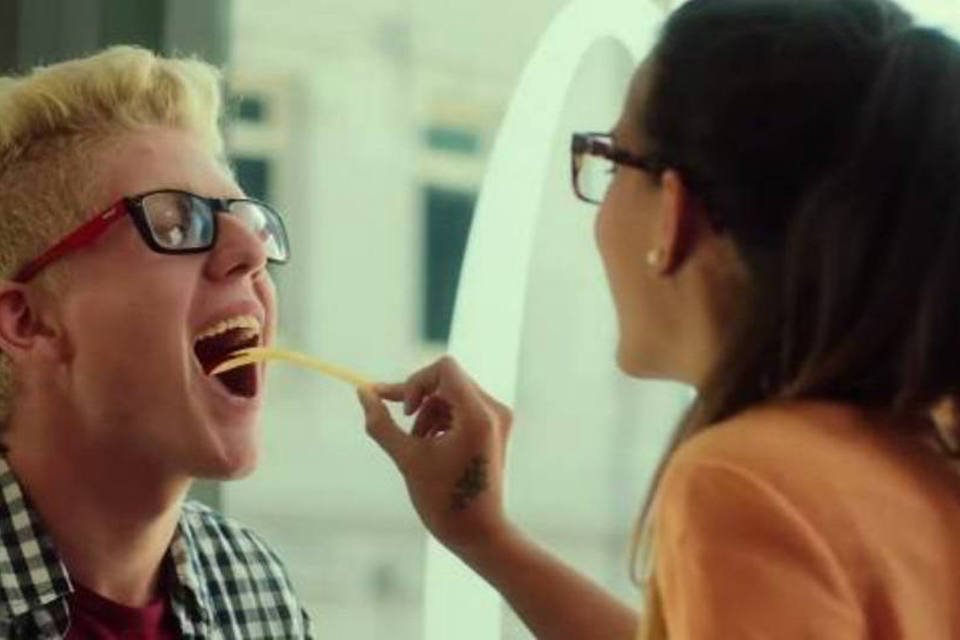 Ao som de Mozart, McDonald's promove McFritas em novo filme