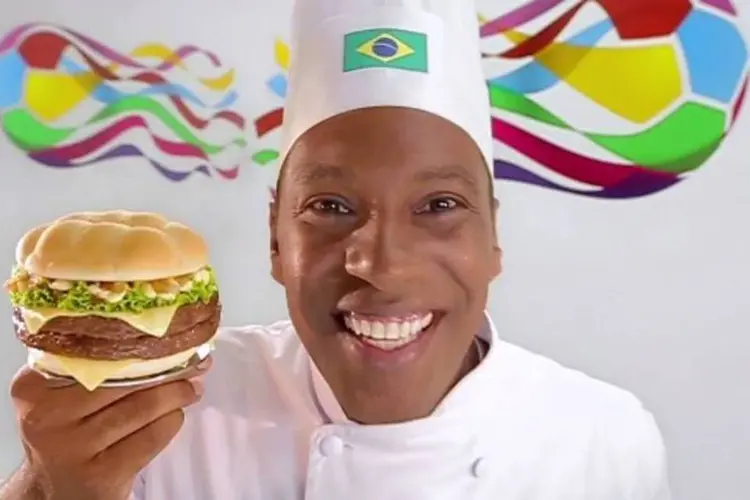 McDonald's divulga sanduíches da Copa em campanha: comercial da ação, chamado de “Favoritos McDonald’s”, traz os sete chefs torcendo pelo seu país (Reprodução/YouTube/McDonalds Brasil)
