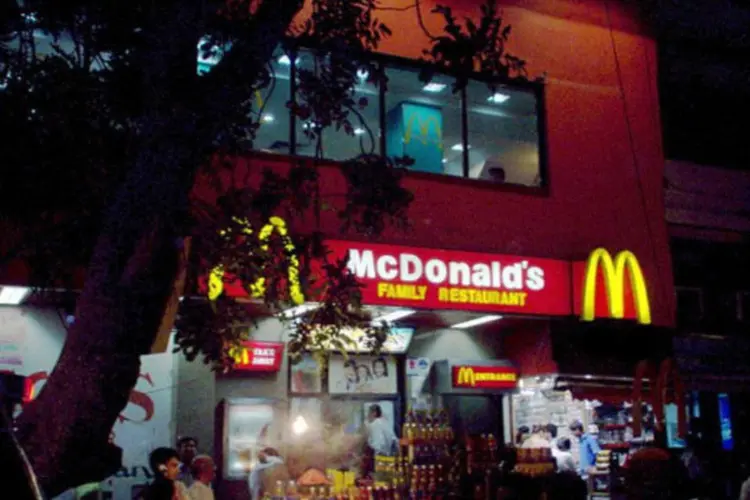 
	McDonald&#39;s: maior rede de restaurantes do mundo em receita disse que o lucro l&iacute;quido caiu para 1,2 bilh&atilde;o de d&oacute;lares, ou 1,21 d&oacute;lar por a&ccedil;&atilde;o
 (Wikimedia Commons)