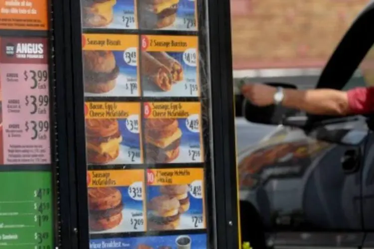 Consumidores do McDonald&#039;s ganharão um cupom que dá direito a alugar um filme grátis nas lojas Blockbuster participantes do País (.)