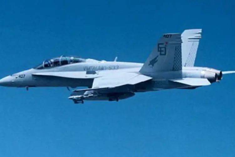 
	Ca&ccedil;a F/A-18 Hornet: um dos pilotos segue desaparecido
 (US Navy)