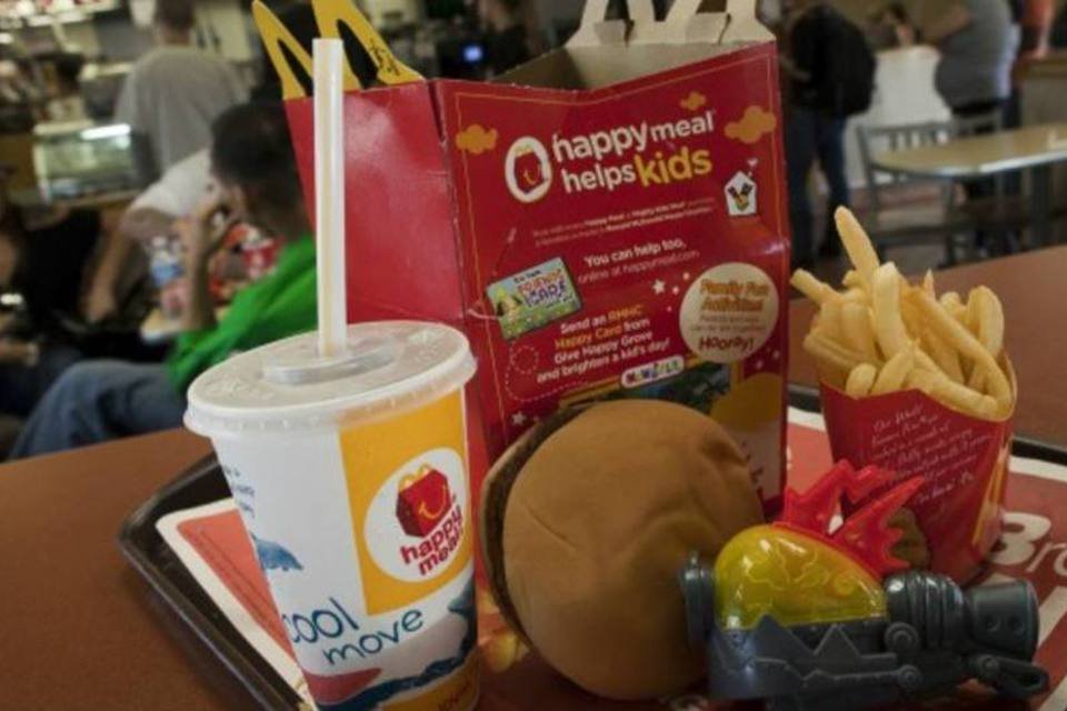 McDonald's tira refrigerante de anúncio do McLanche Feliz