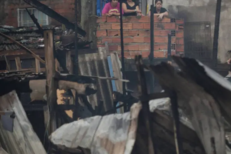 Incêndio atingiu várias casas da comunidade de Paraisópolis, na zona sul da capital paulista (Marcelo Camargo/Agência Brasil)