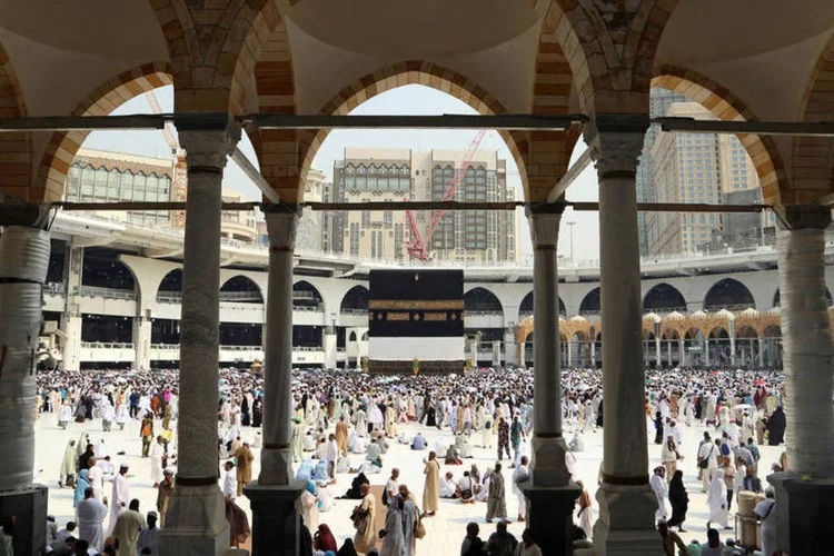 
	Meca: pela 1&ordf; vez, uma c&acirc;mera a&eacute;rea vai monitorar Meca do ar e todos os fi&eacute;is ter&atilde;o que portar uma pulseira eletr&ocirc;nica
 (Ahmed Jadallah / Reuters)