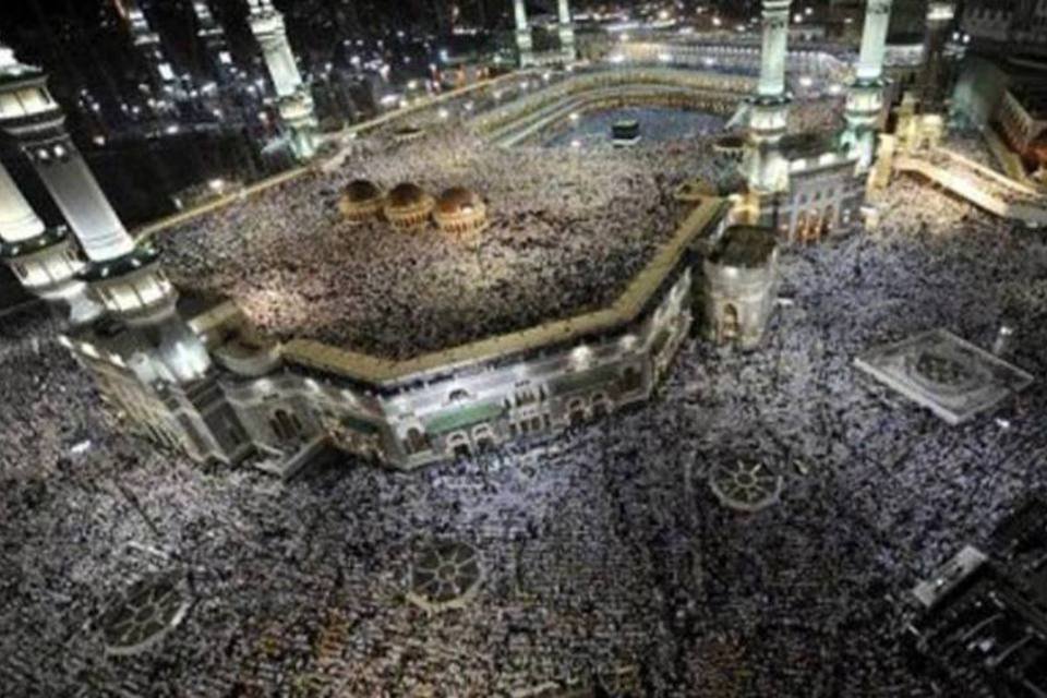 Fiéis iniciam rituais da peregrinação anual a Meca