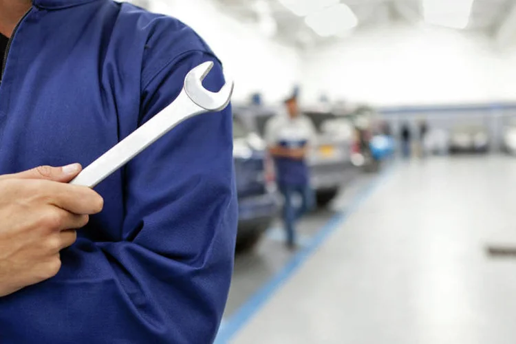 
	Mec&acirc;nico: Assist&ecirc;ncias s&atilde;o mais baratas que seguros, mas n&atilde;o cobrem preju&iacute;zos em caso de roubos e acidentes
 (Andreas Rodriguez/Thinkstock)