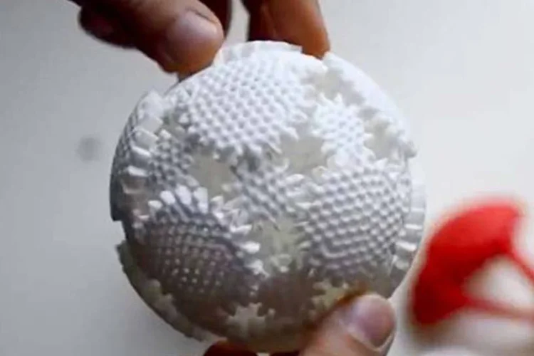 Mechaneu v1: a escultura é produzida numa única operação, dispensando o encaixe de peças avulsas (Reprodução de Exame.com)