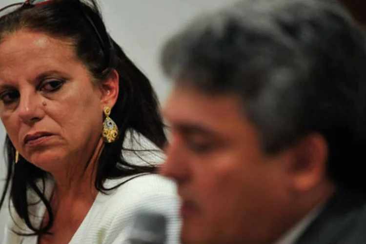 Médica cubana Ramona Rodriguez com o presidente da Associação Médica Brasileira, Florentino Cardoso (Marcelo Camargo/Agência Brasil)