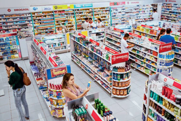 
	Clientes em uma farm&aacute;cia de S&atilde;o Paulo
 (Claudio Gatti / EXAME)