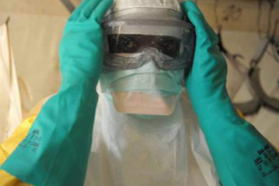 Número de novos casos de ebola cai na África, diz OMS