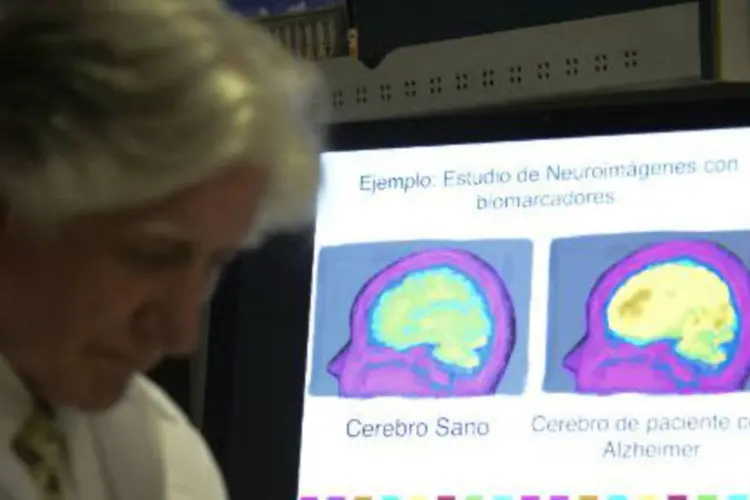 Médico especializado em neurociência: centro integra programa para encarar o envelhecimento da população (Raul Arboleda/AFP/AFP)