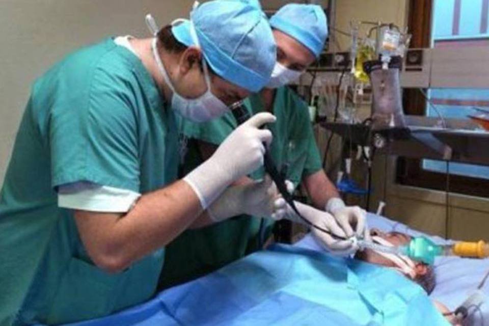 Médicos são suspensos por amputar perna errada de paciente