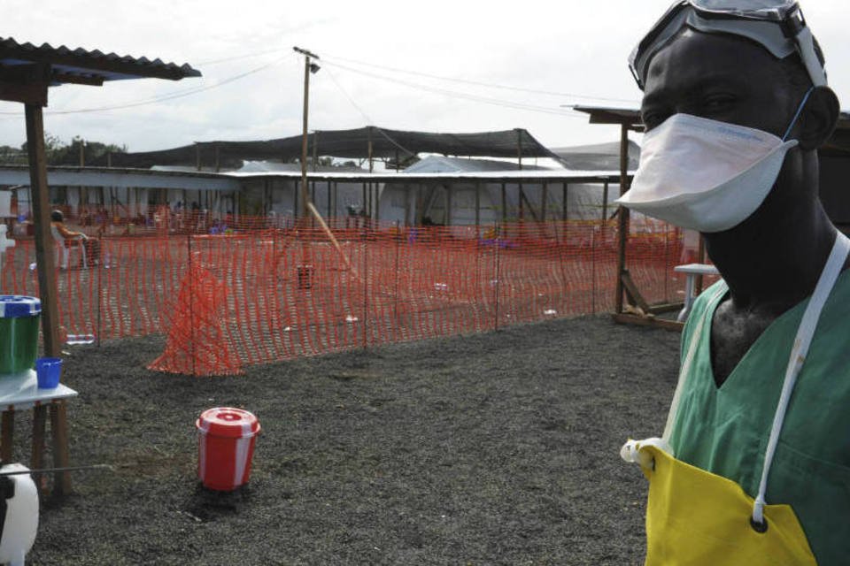 OMS libera viagens em áreas atingidas pelo ebola na África