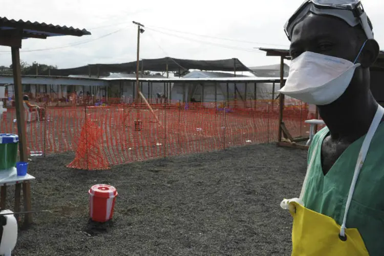 Trabalhador do Médicos Sem Fronteiras: atual surto do ebola já matou mais de 1.500 (2Tango/Reuters)