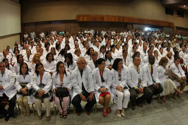 Médicos: proposta é ampliar a participação de brasileiros na iniciativa (Manu Dias/ GOVBA/Divulgação)