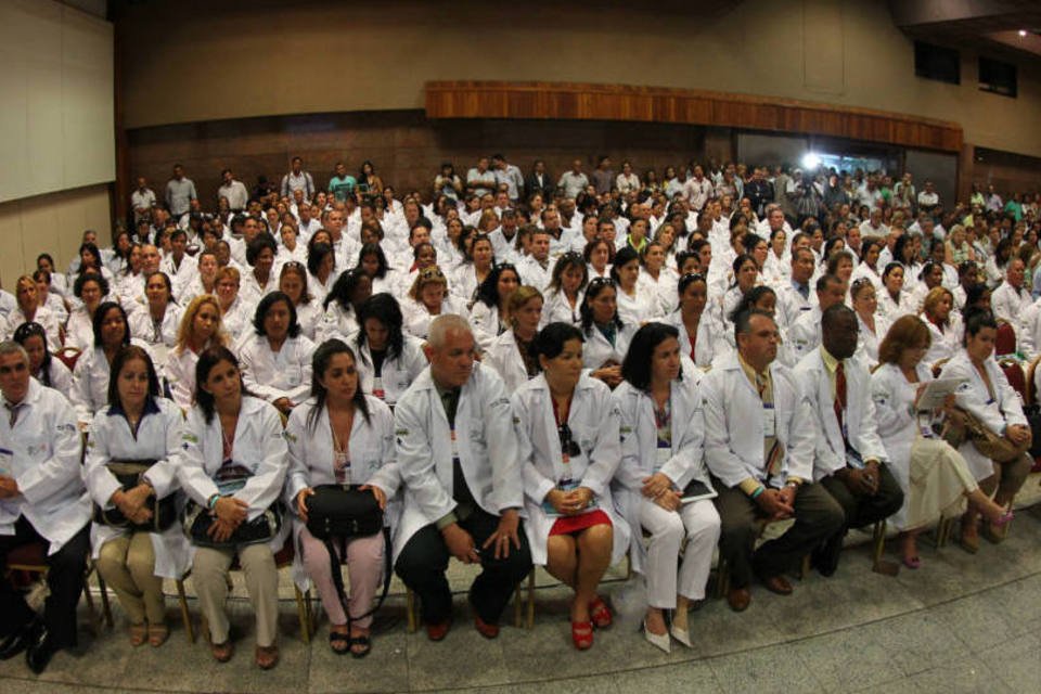 1,2 mil médicos cubanos chegam ao Brasil até fim de junho