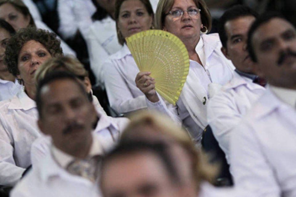 Cuba pode ceder mais médicos; Ministério nega