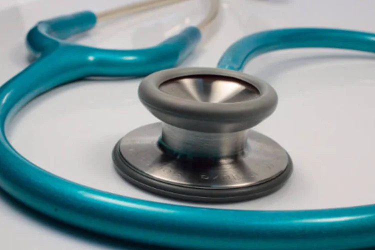 
	Estetosc&oacute;pio usado por m&eacute;dicos: ao todo, o minist&eacute;rio dever&aacute; gastar R$ 800 milh&otilde;es este ano para custear a sa&uacute;de b&aacute;sica no estado
 (Marcos Santos/USP Imagens)
