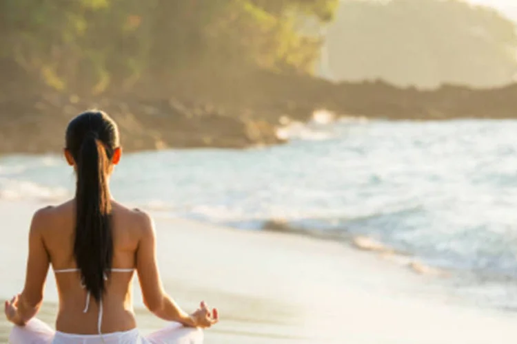 Meditação: Prática pode afastar pensamentos ou sentimentos dolorosos (Foto/Getty Images)