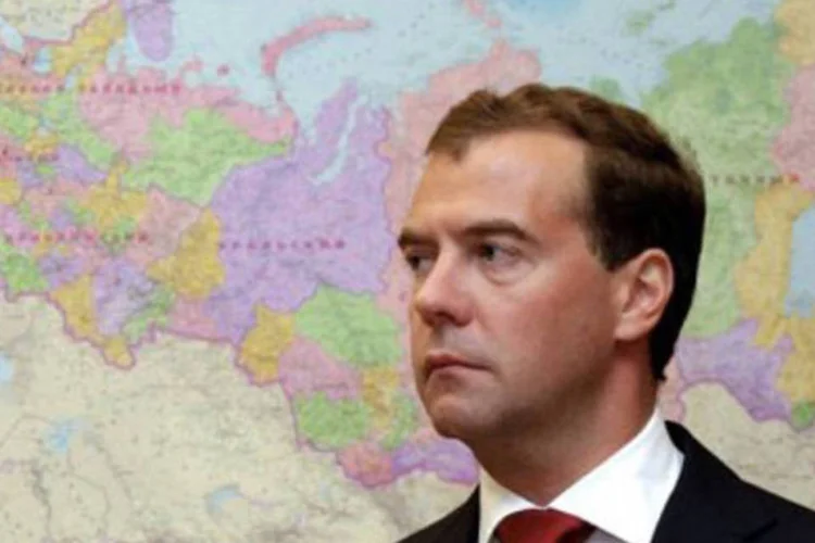 O presidente russo Dmitri Medvedev: cerca de 2 mil pessoas protestaram em Moscou contra a construção da estrada na floresta de Jimki (Dmitry Astakhov/AFP)