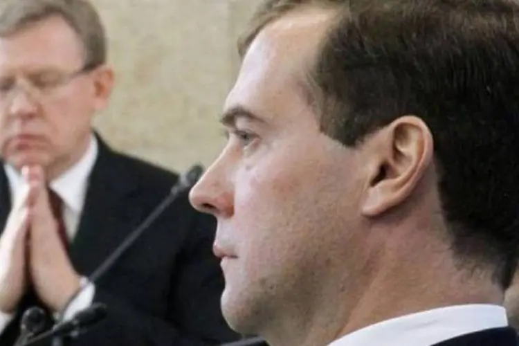 O presidente russo, Dimitri Medvedev com Alexei Kudrin ao fundo: desavenças sobre a economia (Ekaterina Shtukina/AFP)