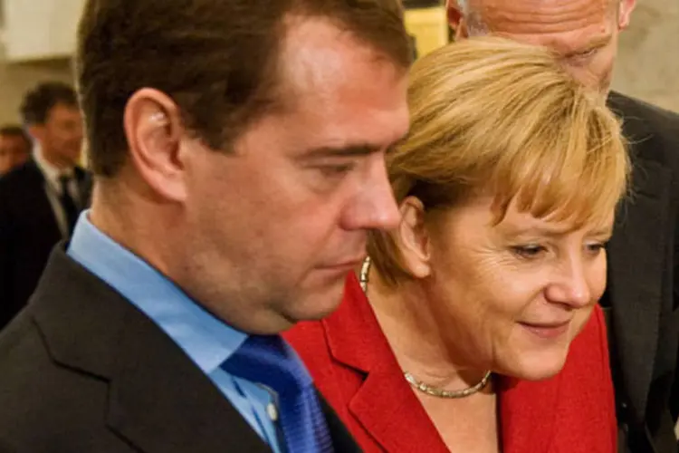 Medvedev e Merkel: Rússia vê resolução da ONU sobre Líbia como "manipulação" (Getty Images)