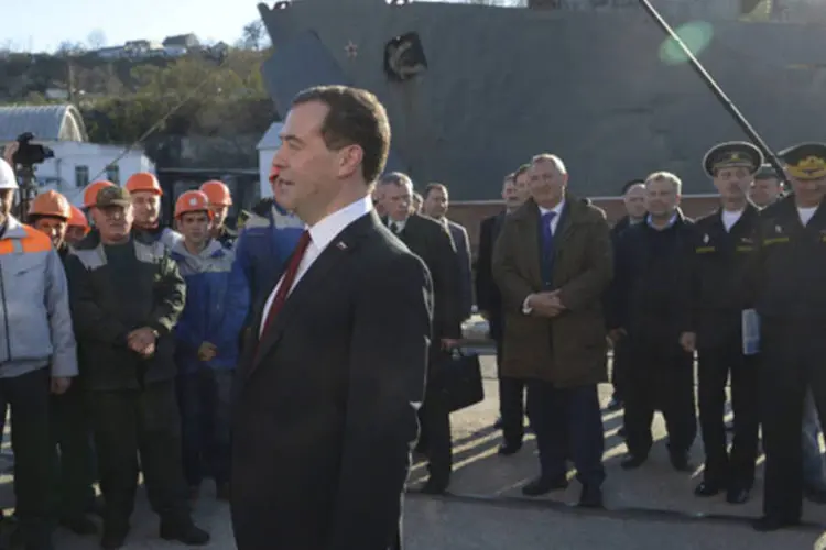 Primeiro-ministro da Rússia, Dmitry Medvedev, durante visita a Crimeia, em Simferopol (RIA Novosti/Alexander Astafyev/Reuters)