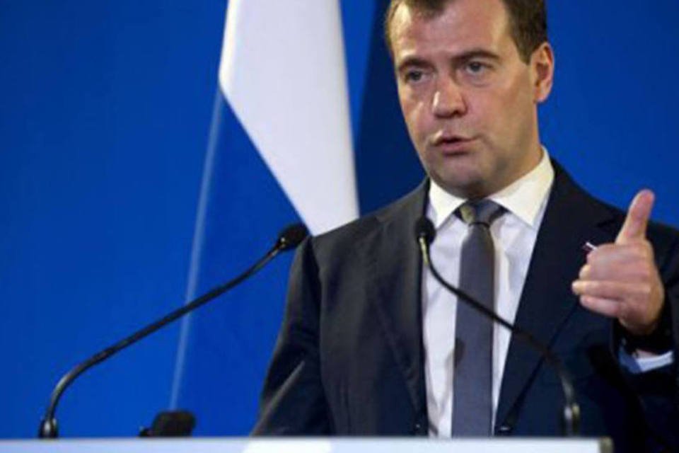 Medvedev: Rússia não tem "relações privilegiadas" com Síria