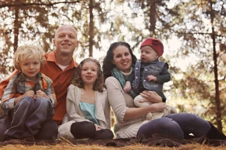 
	Megan Short e sua fam&iacute;lia: v&iacute;tima de abusos, Megan pretendia deixar o marido. No dia da mudan&ccedil;a, no entanto, ele a matou
 (Megan Short/Facebook)