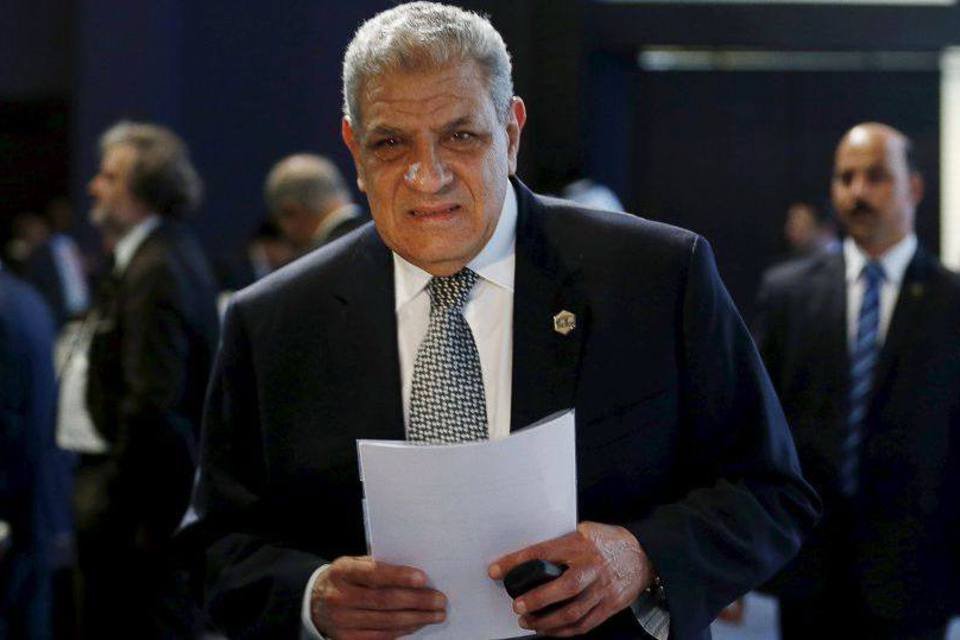 Premiê do Egito renuncia em meio a investigação de corrupção