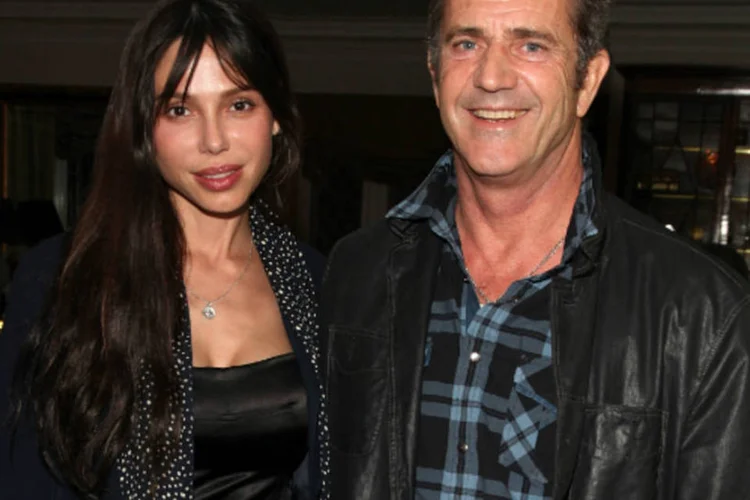 Em 2010, em meio aos problemas entre Gibson e Oksana Grigorieva, Robyn saiu em defesa do ator  (Getty Images / Scott Olson)