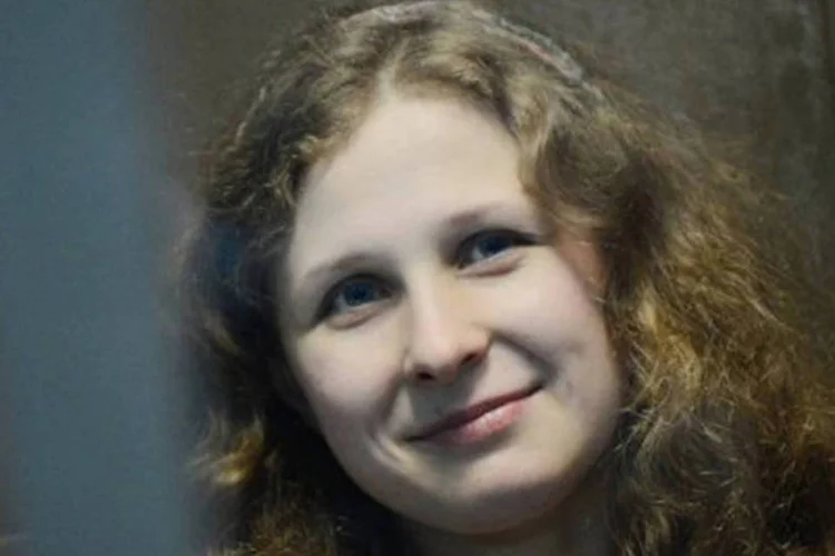 A integrante da banda Pussy Riot: o tabloide Komsomolskaya Pravda informou, por sua vez, que Maria Alekhina se queixou a sua família por telefone de ameaças (©AFP / Natalia Kolesnikova)