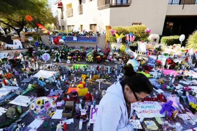 
	Memorial a Gabrielle Giffords, congressista democrata morta no atentado
 (Kevork Djansezian/Getty Images)