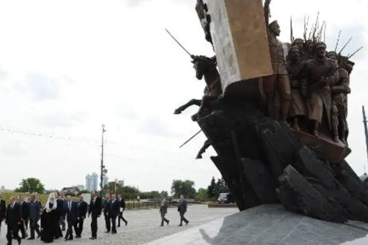 Autoridades russas participam em Moscou da inauguração de um monumento que marca o 100° aniversário do começo da Primeira Guerra Mundial (Mikhail Klimentyev/AFP)