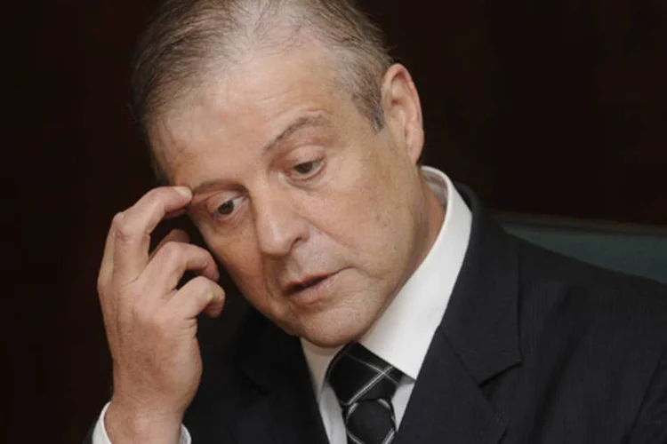 
	Mendes Ribeiro, com c&acirc;ncer, em entrevista: Ex-ministro da Agricultura e ex-deputado federal estava internado desde o ano passado
 (Wilson Dias/ABr)