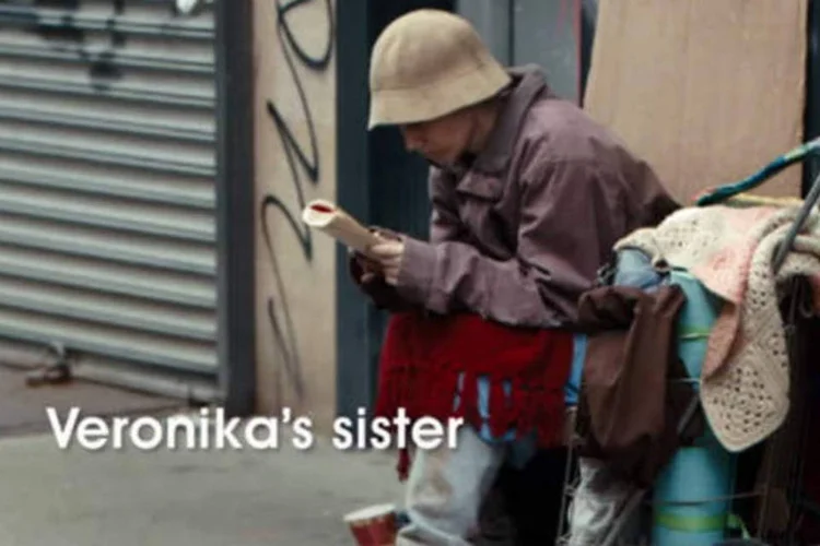 Experimento da NY Rescue mostra que as pessoas não reconhecem seus parentes disfarçados de moradores de rua (Reprodução / NY Rescue)