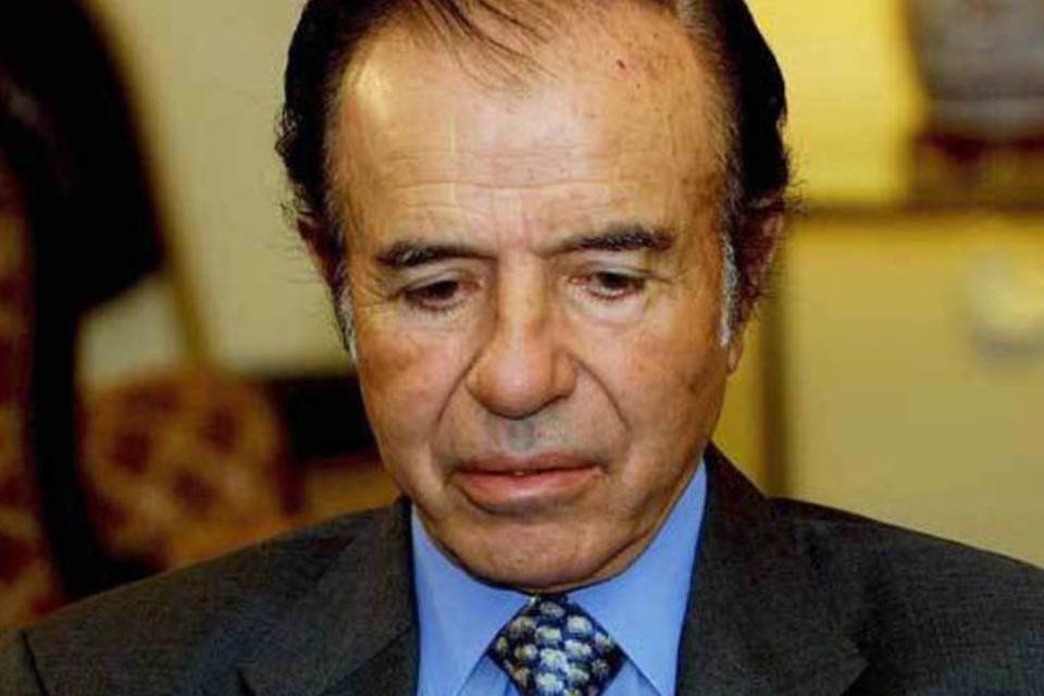 Ex-presidente argentino é condenado a prisão por corrupção