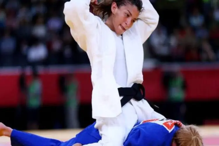 Sarah Menezes durante luta (Getty Images)