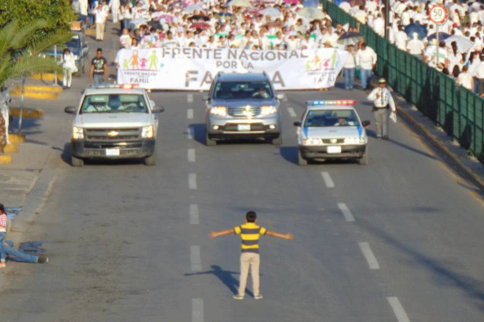 A história da foto do menino que está ganhando o mundo