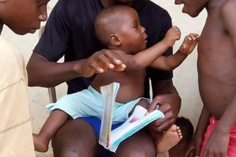 
	Menino nigeriano acusado de bruxaria, ap&oacute;s ser resgatado e se recuperar
 (Reprodução/Facebook)