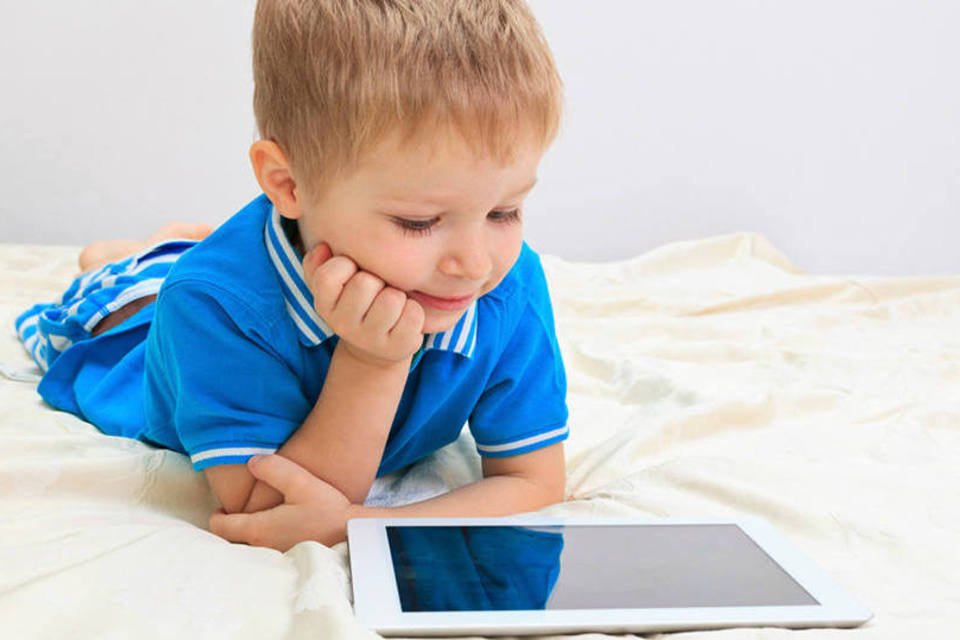 Crianças de 1 ano já têm contato com tablets em escolas