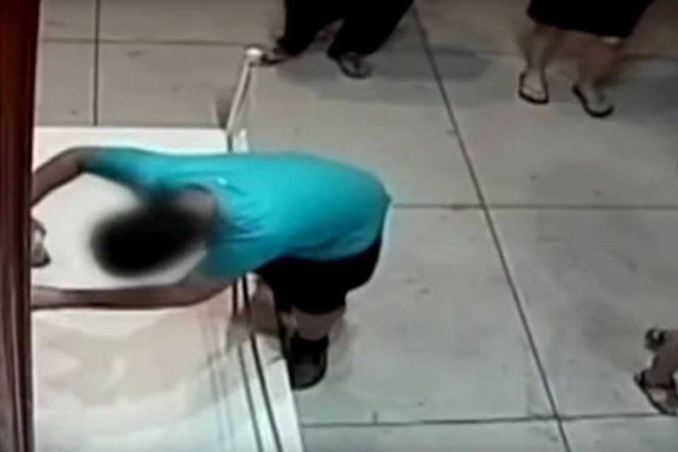 Pintura danificada por menino em Taiwan pode ser falsa